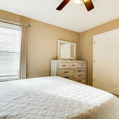 Osage Beach Condo With Pools, Marina And Grill!